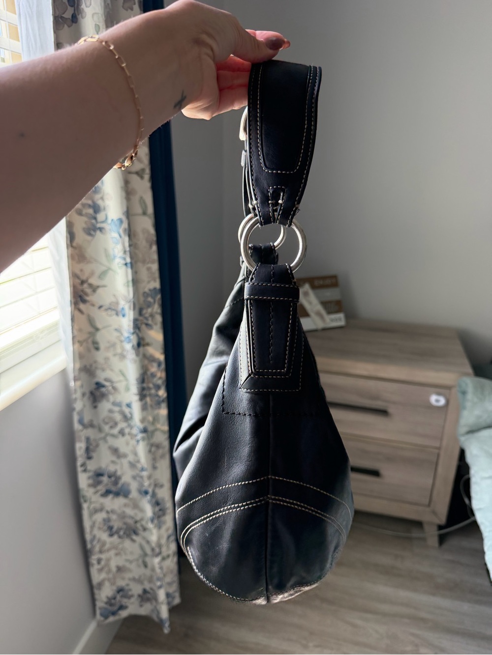 Black Leather Hobo Bag with Contrast Stitching - Picture 4 of 7